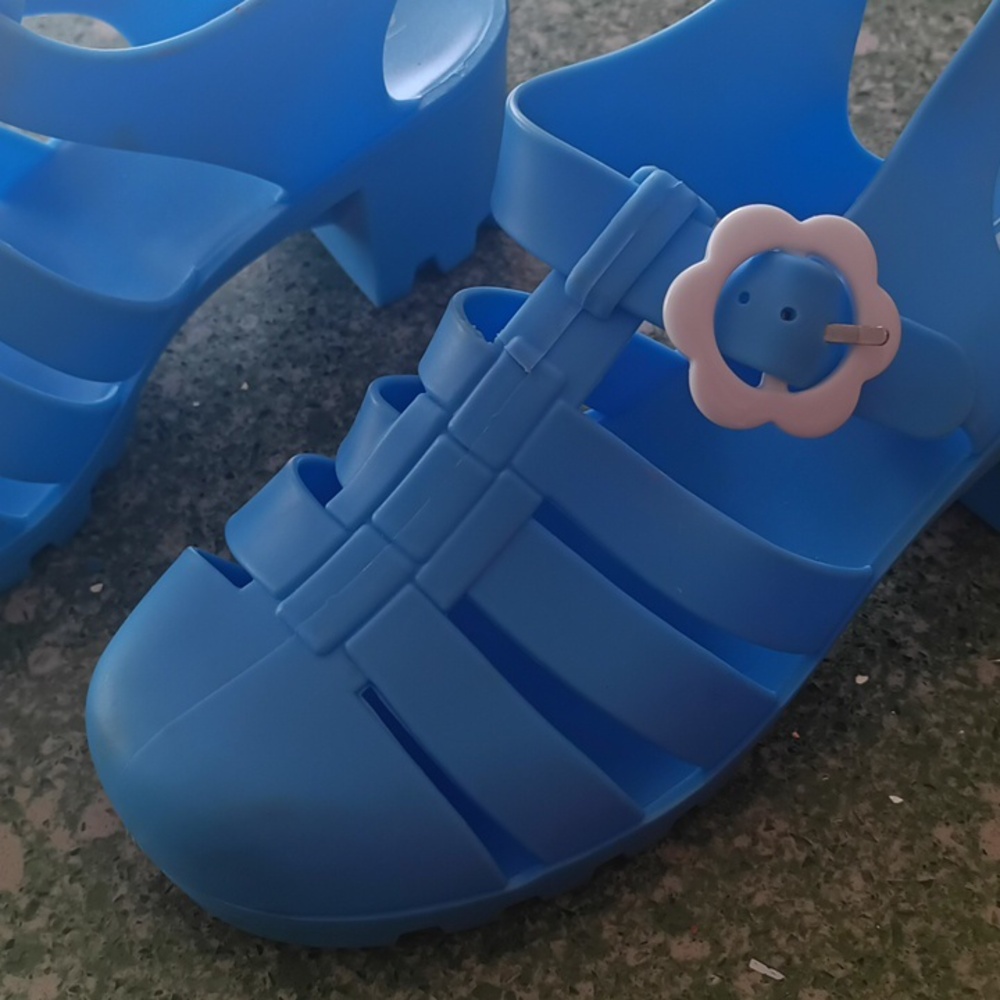 Shoes - Picture 4 of 8